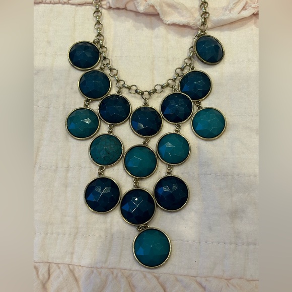 Francesca’s Statement Bib Necklace - Picture 3 of 4